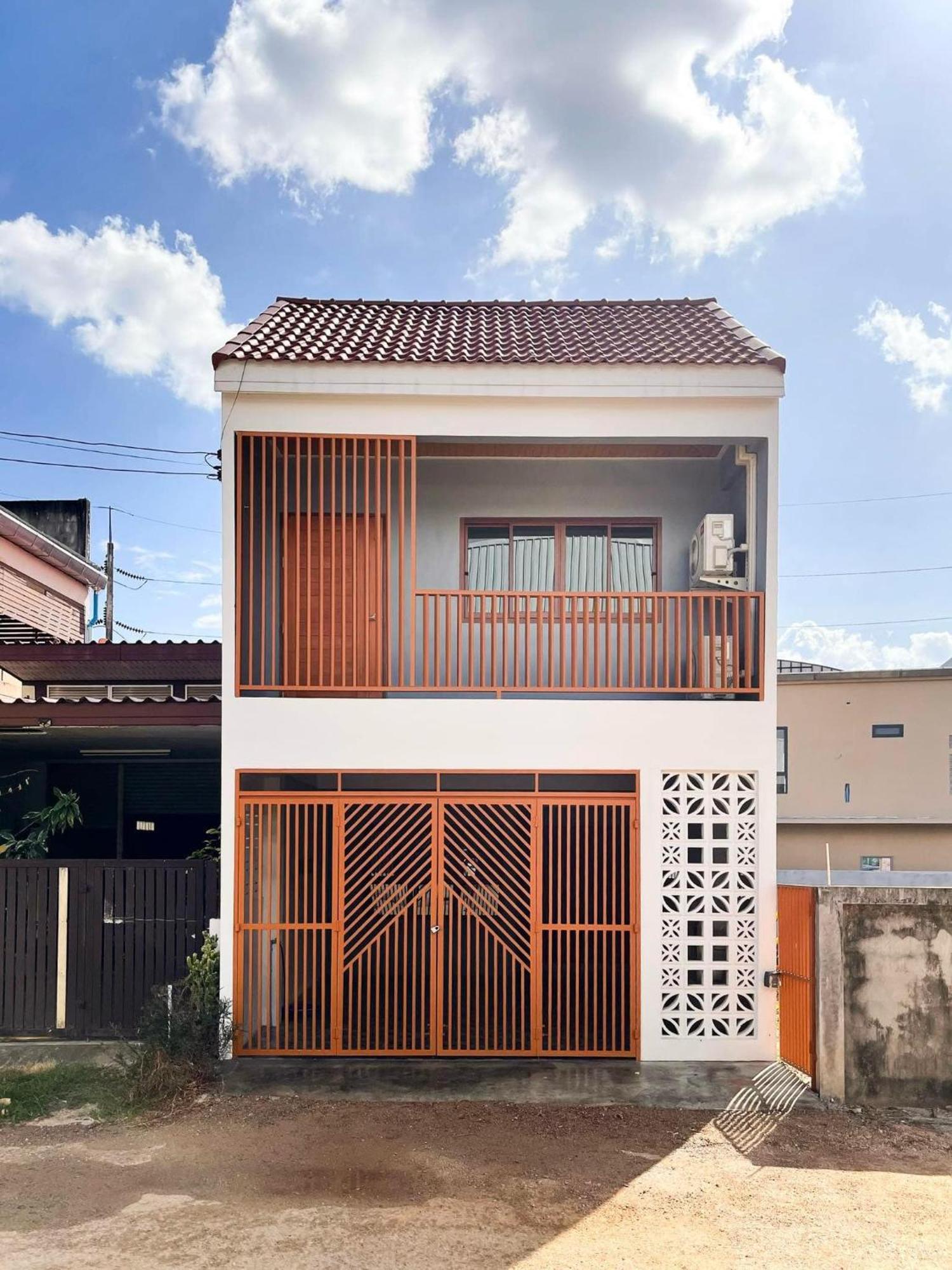 Lilly House Near Airport