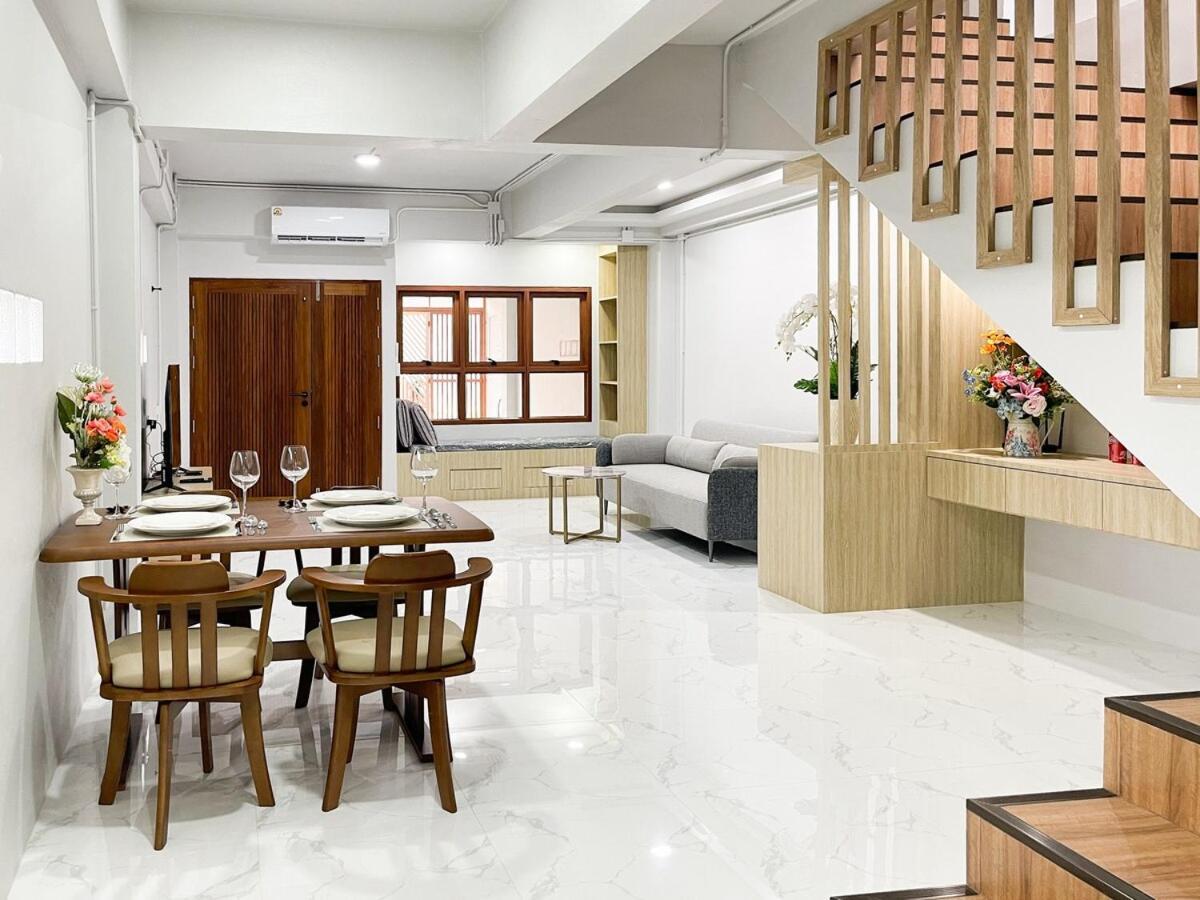 Lilly House Near Airport Villa *